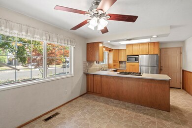 1980 Camellia Ave, Medford, OR 97504 - photo 6