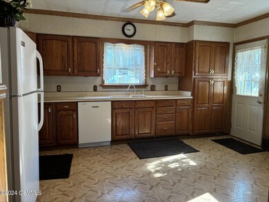 154 S Shamokin St, Shamokin, PA 17872 - photo 6