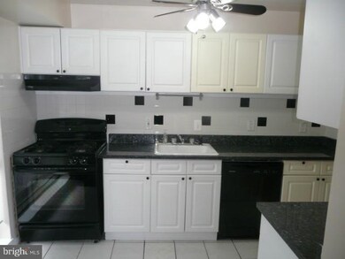 2490 Sun Valley Cir unit 8, Silver Spring, MD 20906 - photo 2