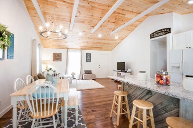 Kitchen Island & Dining Table