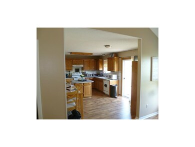 Open entry from Living Room to Kitchen