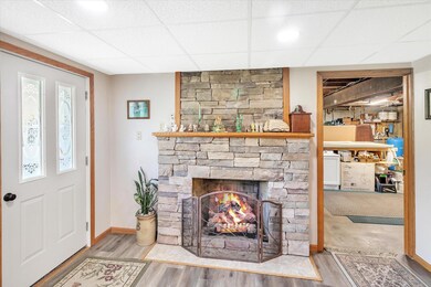 09-25981-Hiawatha-Dr-WindowStill-Real-Es