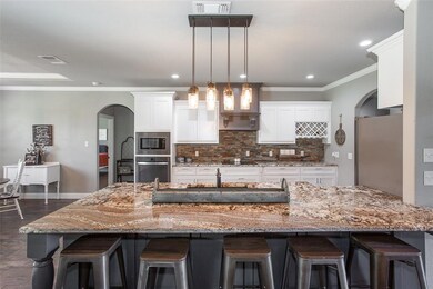 138 Oakwood Creek Ln, Weatherford, TX 76088 - photo 5