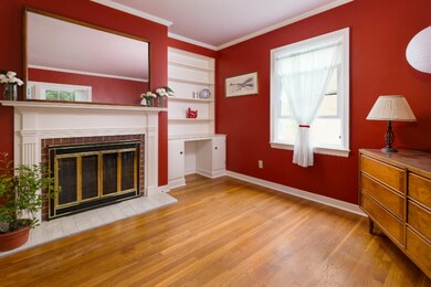 1524 Gladstone 06