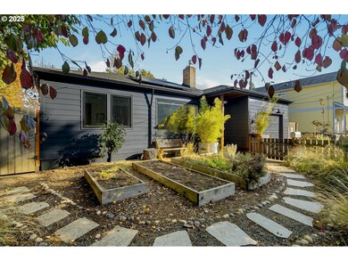 8606 N Dwight Ave, Portland, OR 97203 - photo 2