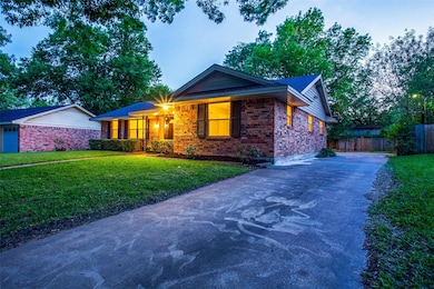 1209 Red Oak St, Ennis, TX 75119 - photo 3