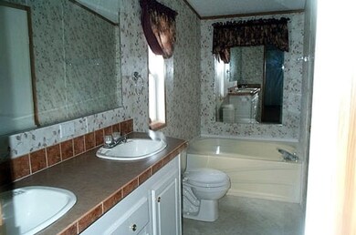 18100 E Royal Oak Dr, Perry, FL 32348 - photo 4