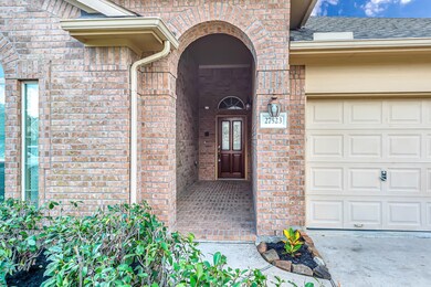 27523 Huggins Crest Ct, Fulshear, TX 77441 - photo 4