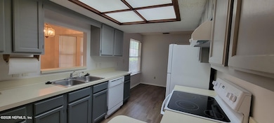 kitchen and breakfast area