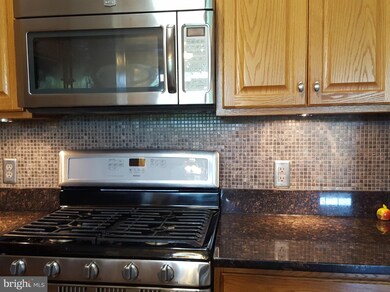 1802 Cedar Cove Way unit 101, Woodbridge, VA 22191 - photo 5