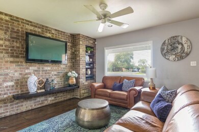 Living room/new brick wall