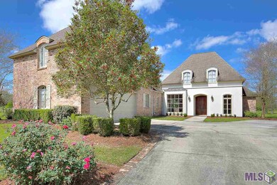 Great Location on a quiet cul-de-sac with golf course views!