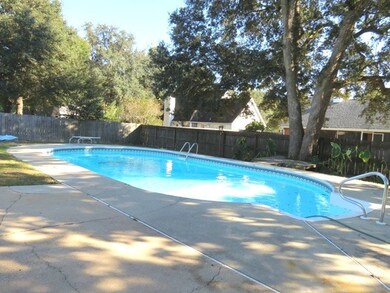 2713 Woodbreeze Dr, Cantonment, FL 32533 - photo 2