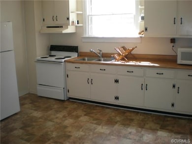 Bright Country Kitchen