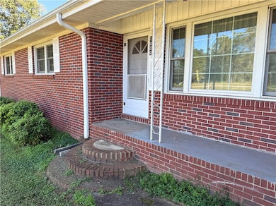 1006 Kaye St, Seneca, SC 29678 - photo 2