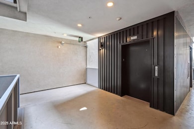 04-Front Elevator