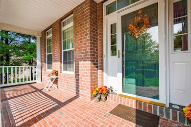 653 Creekside Ln, Fishkill, NY 12524 - photo 3