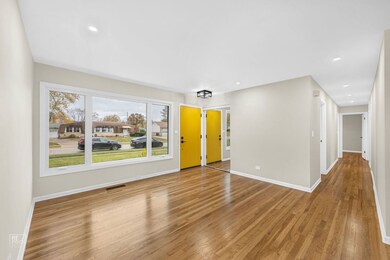 95 Des Plaines Ln, Hoffman Estates, IL 60169 - photo 3