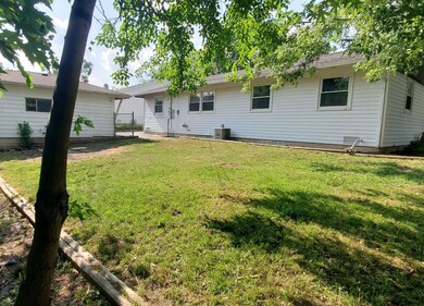 109 Pueblo Rd, Carpentersville, IL 60110 - photo 7