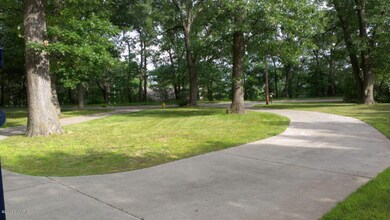 2862driveway
