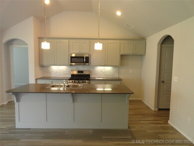 2001 E Tucson Place, Broken Arrow, OK 74014 - photo 2