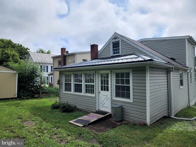 257 N Washington St, Berkeley Springs, WV 25411 - photo 7