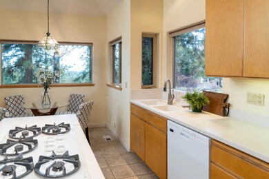 2281 Fernie Cr int_0545 copy