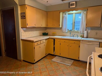 602 S Main St, Taylor, PA 18517 - photo 6