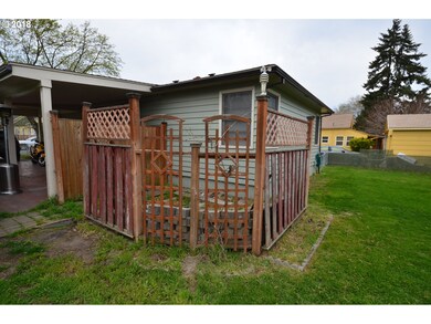 909 W 9th St, the Dalles, OR 97058 - photo 4