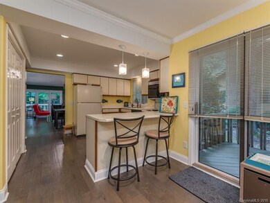 Kitchen with Breakfast Bar