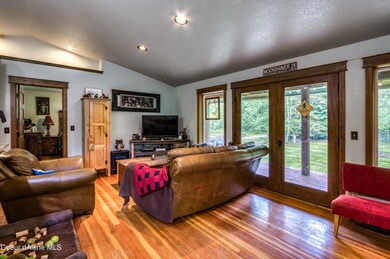 Living-Room-Deck