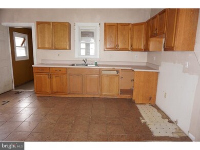 304 Middlesex St, Gloucester City, NJ 08030 - photo 4
