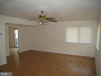 10687 Oak Thrush Ct, Burke, VA 22015 - photo 5