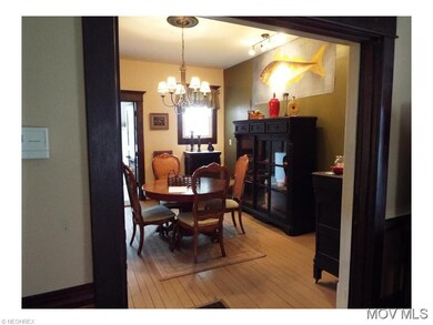 D. R. view thru pocket doors