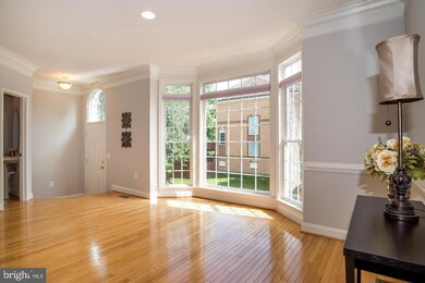 4088 Walnut Cove Cir, Fairfax, VA 22033 - photo 5