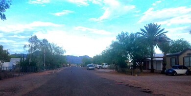Street View of Superstition Mountain - l