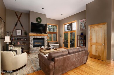 661_singletree_e_living_1