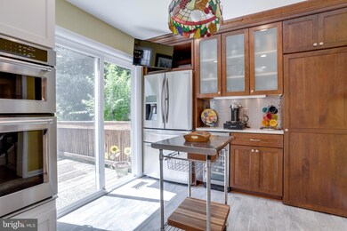 12288 Wye Oak Commons Cir unit 106, Burke, VA 22015 - photo 4