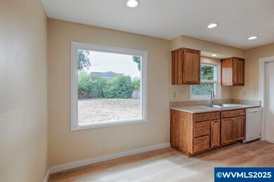 2635 5th St NE, Salem, OR 97301 - photo 6