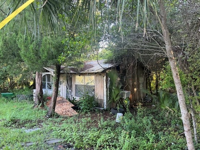 Just 2 Blocks to Apalachicola River