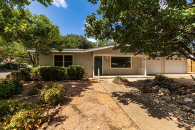 702 N Edison St, Fredericksburg, TX 78624 - photo 2