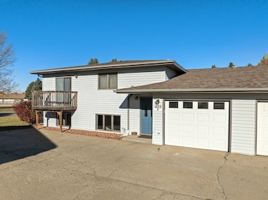 425 28th Ave SW unit B, Minot, ND 58701 - photo 2