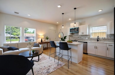 7504 Laura Koppe Rd C D, Houston, TX 77028 - photo 2