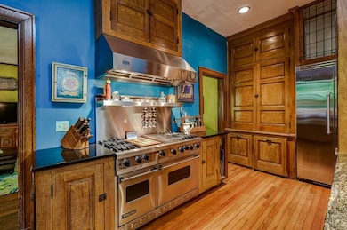 stainless Viking kitchen appliances