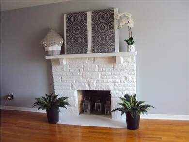 Decorative Fireplace in Living Room.