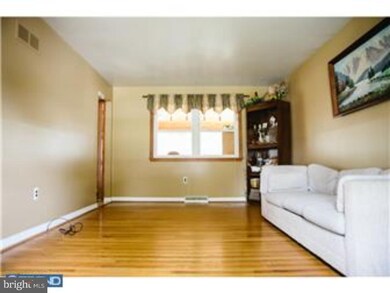 617 Walnutree Ln, Claymont, DE 19703 - photo 2