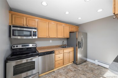 250 Beechwood Ave unit 23B, Poughkeepsie, NY 12601 - photo 6