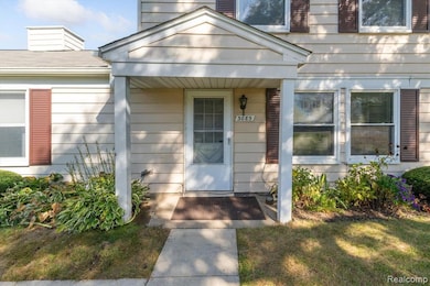 3085 Oakridge Ct, Lake Orion, MI 48360 - photo 5