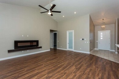 004_Living Room