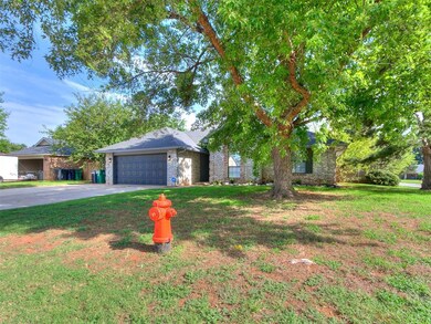 10001 Hollyhead Way, Yukon, OK 73099 - photo 4